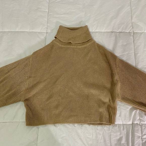 H&M Cropped Turtle Neck Sweater Beige - Picture 5 of 5